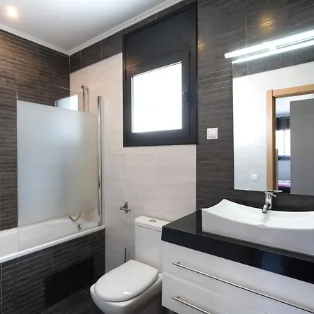 Lloret: Beachside Retreat With Private Pool And Garden * Lloret de Mar