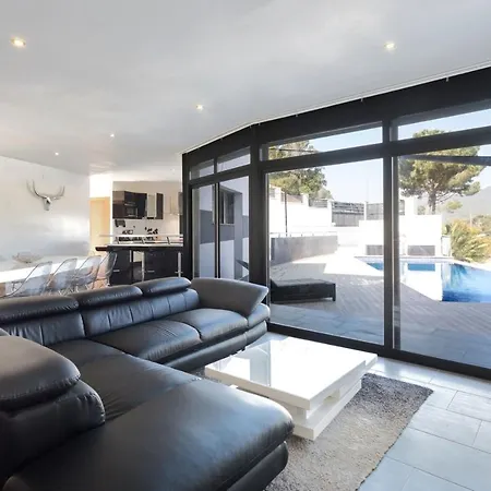 Lloret: Beachside Retreat With Private Pool And Garden Lloret de Mar