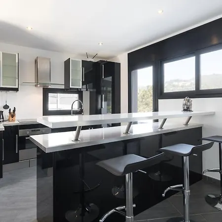 Lloret: Beachside Retreat With Private Pool And Garden * Lloret de Mar