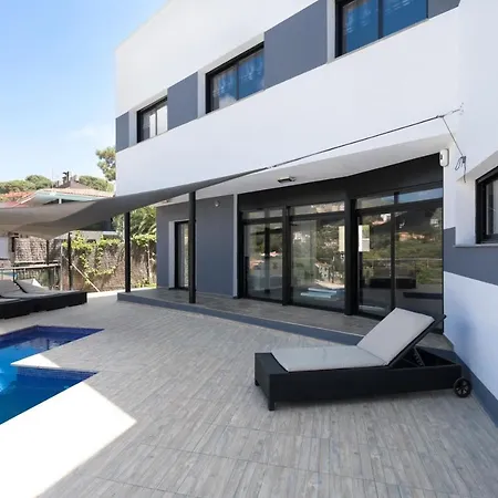 Villa Lloret: Beachside Retreat With Private Pool And Garden Lloret de Mar