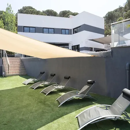 Lloret: Beachside Retreat With Private Pool And Garden Villa Lloret de Mar