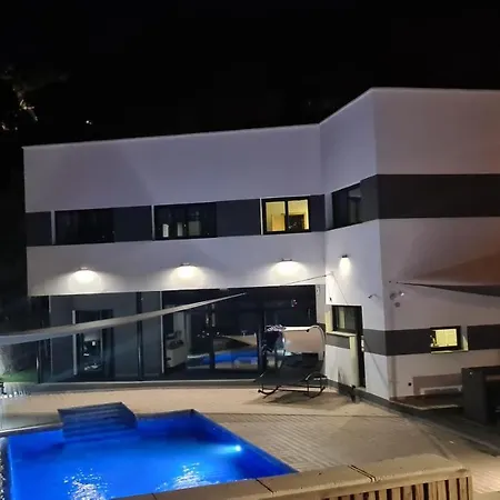 Family-friendly In With Private Pool リョレート・デ・マル