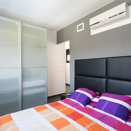 Вилла Family-friendly In With Private Pool Льорет-де-Мар